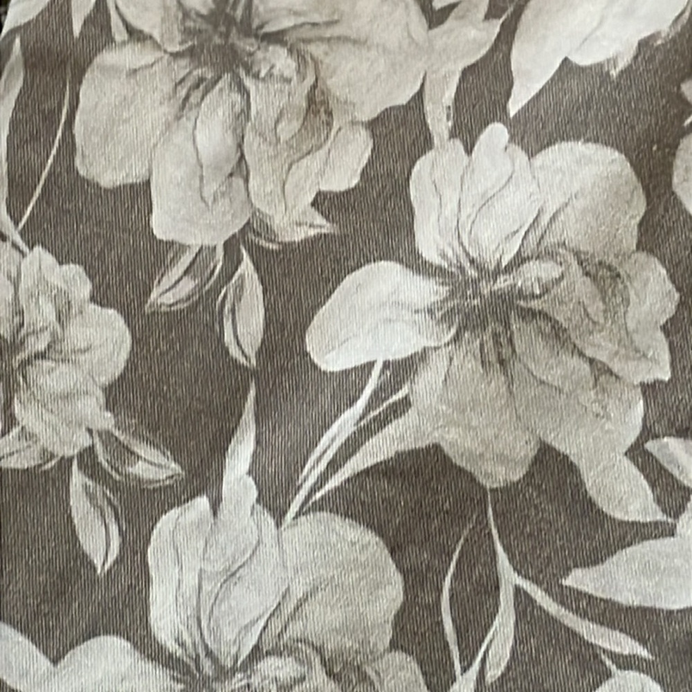 NWT Guess Floral Jeans. - Picture 8 of 8